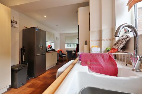 2 bedroom bungalow for sale, Ninesprings Way, Hitchin