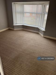3 bedroom semi-detached house to rent, Sunnyside Road, Manchester, M43
