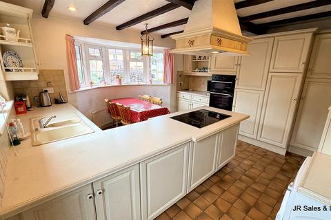 3 bedroom detached bungalow for sale, Tolmers Avenue, Cuffley
