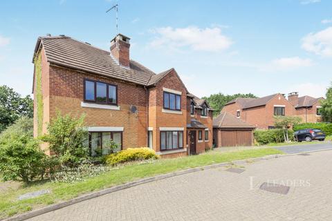5 bedroom detached house to rent, Lulworth Park, CV8