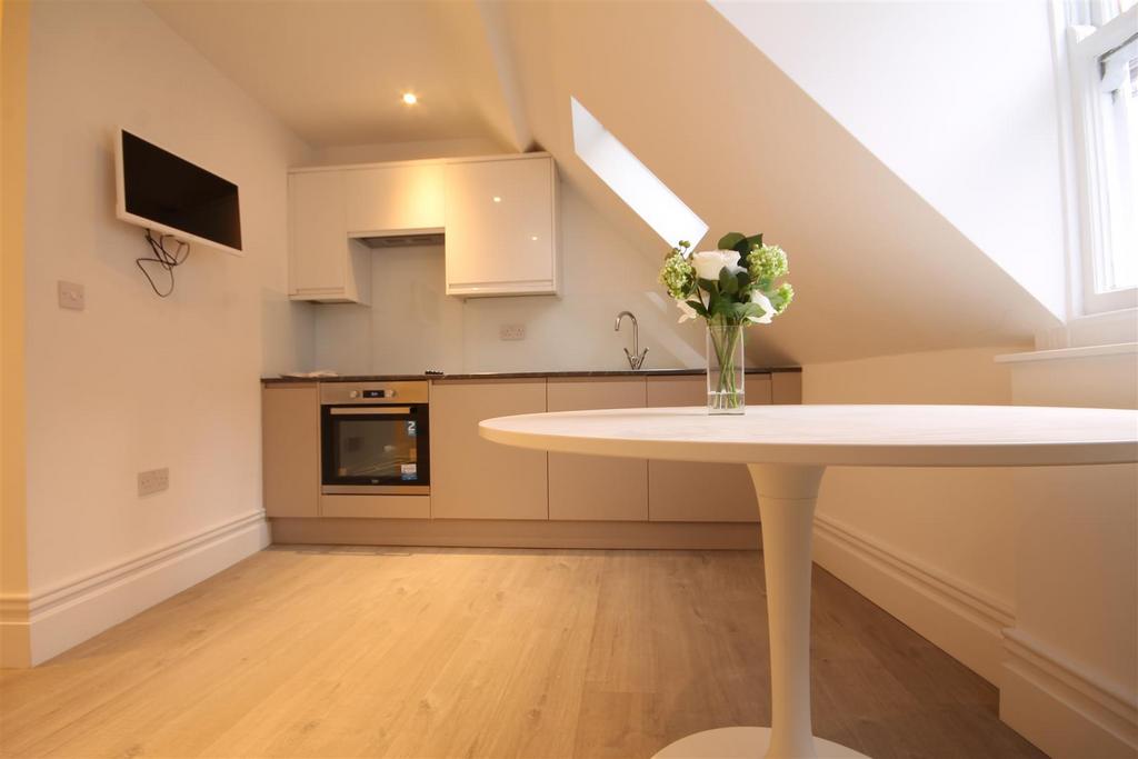Apartment in Newcastle upon Tyne, Grainger Town - View 2