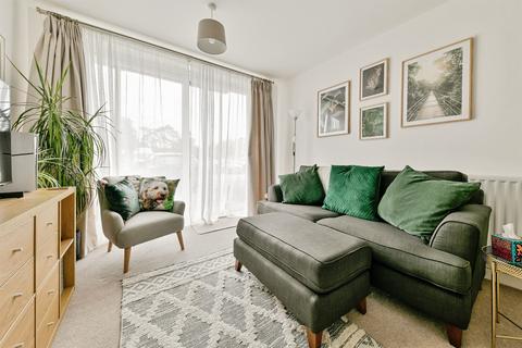 2 bedroom ground floor flat for sale, Allwoods Place, Hitchin