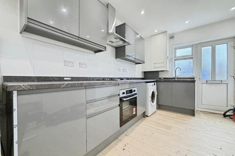 2 bedroom house to rent, Staines Road, Feltham