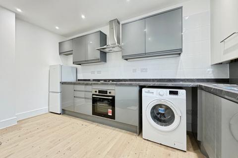 2 bedroom house to rent, Staines Road, Feltham