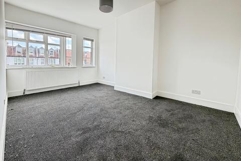 2 bedroom house to rent, Staines Road, Feltham