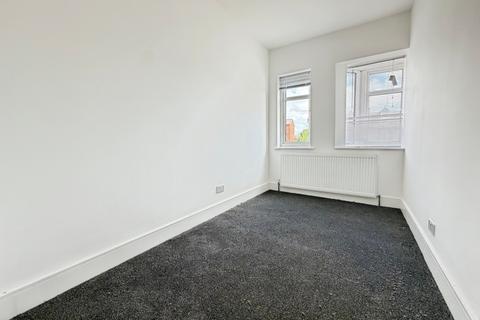 2 bedroom house to rent, Staines Road, Feltham