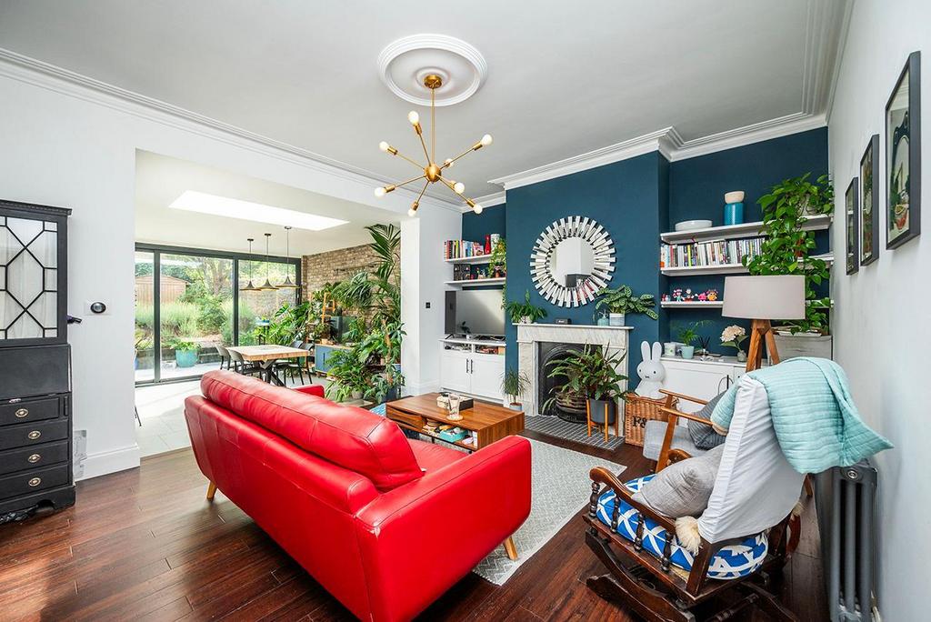 3 bedroom flat for sale