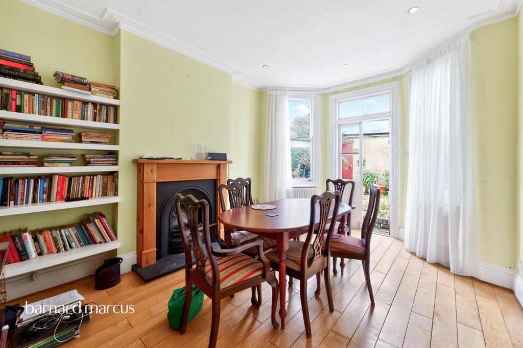 Dining room, fireplace