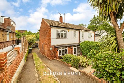 Marjorams Avenue, Loughton, IG10