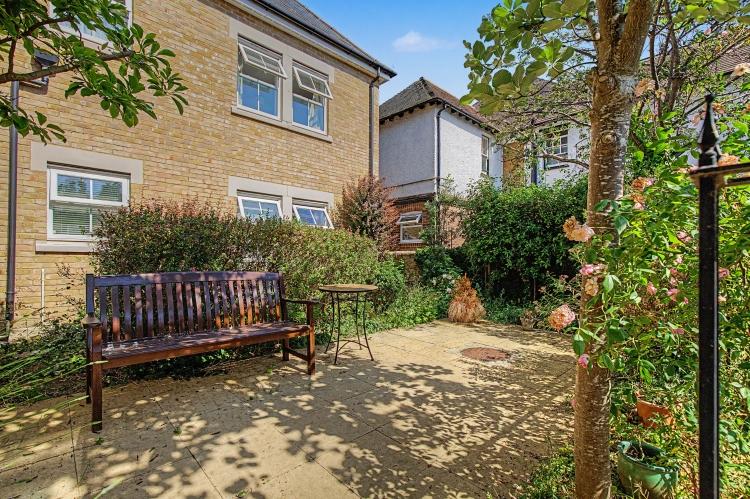 Apartment in Oxford, Oxfordshire - View 2