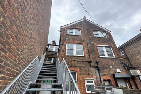 3 bedroom flat to rent, High Street, Tonbridge TN9