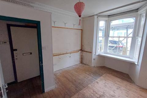 1 bedroom ground floor flat for sale, Westville Road, London