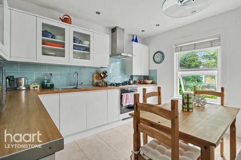 2 bedroom flat for sale, Warren Road, London