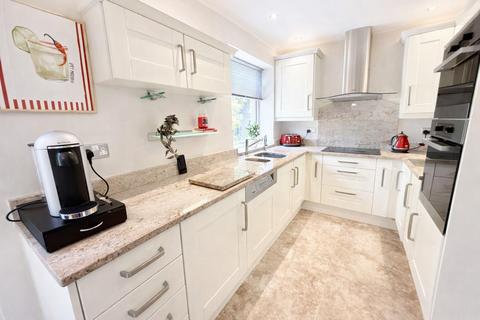 4 bedroom detached house for sale, Willowfield Drive, Halifax