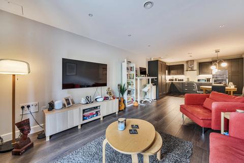 2 bedroom flat for sale, Queens Road, Weybridge, Surrey, KT13