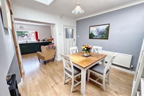 2 bedroom detached bungalow for sale, Bridgend Road, Bryncethin, CF32