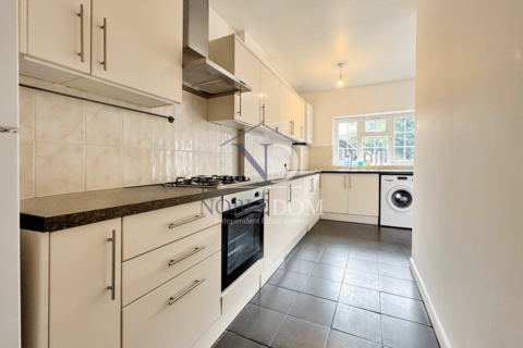 3 bedroom semi-detached house to rent, Heston, TW5