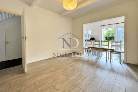 3 bedroom semi-detached house to rent, Heston, TW5