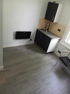 1 bedroom in a house share to rent, West Green Road, London, N15