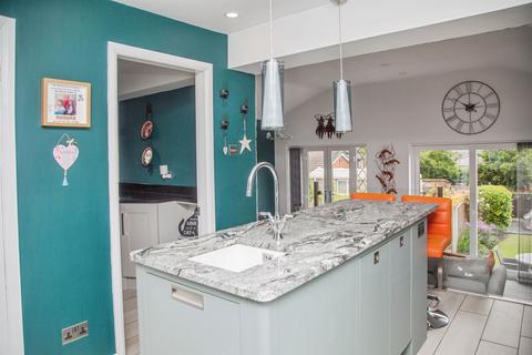 3 bedroom detached house for sale, Woodlands Drive, Skelmanthorpe, Huddersfield