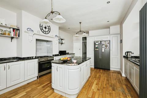 4 bedroom end of terrace house for sale, Townfield Villas, Townfields, Doncaster