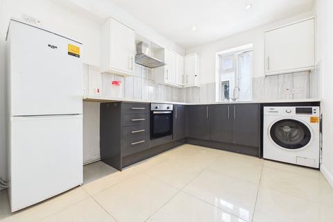 2 bedroom apartment to rent, High Street, West Drayton UB7