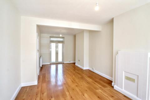 3 bedroom terraced house to rent, Buckhurst Way, Buckhurst Hill, IG9