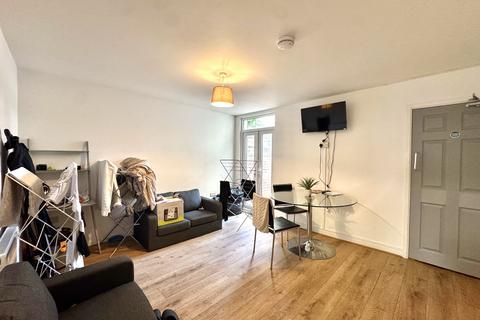 1 bedroom in a house share to rent, Chichester Road, Portsmouth, PO2