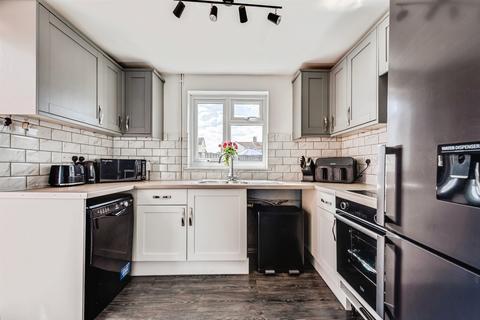 3 bedroom end of terrace house for sale, Springfield Drive, Abingdon