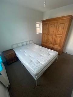 1 bedroom in a house share to rent, Staines Road, Feltham TW14