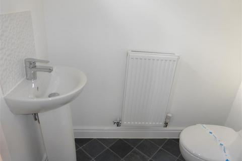 2 bedroom house to rent, Boldison Close, Bicester Road, AYLESBURY