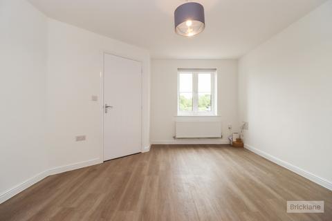3 bedroom semi-detached house to rent, Hood Close, Market Harborough