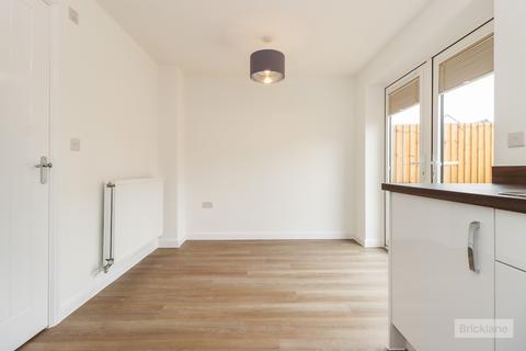 3 bedroom semi-detached house to rent, Hood Close, Market Harborough