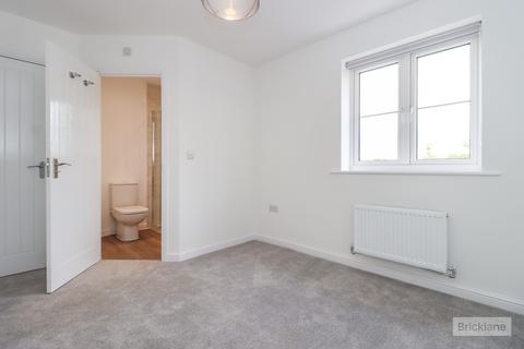 3 bedroom semi-detached house to rent, Hood Close, Market Harborough