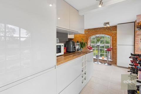 2 bedroom flat for sale, Mill Street, East Malling, ME19