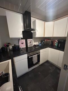3 bedroom flat to rent, Otago Street, Glasgow, G12