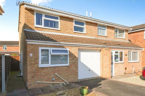 Semi-detached house - Willowcroft Close, Matson, Gloucester, Gloucestershire, GL4