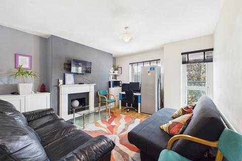 Thanington Court, London SE9