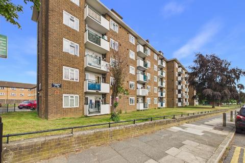 2 bedroom apartment for sale, Thanington Court, London SE9