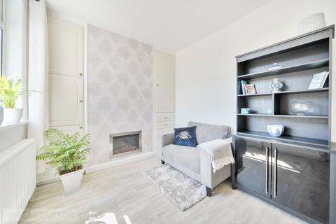 3 bedroom terraced house for sale, Hawthorne Terrace, Crosland Moor, Huddersfield, West Yorkshire, HD4