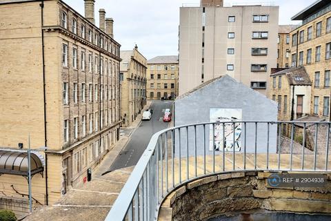 2 bedroom flat to rent, Gallon House, Bradford, BD1