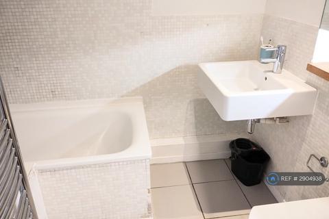 2 bedroom flat to rent, Gallon House, Bradford, BD1