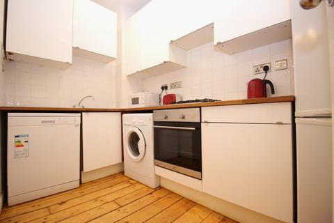 3 bedroom flat to rent, Lawrence Street, Dowanhill, Glasgow, G11