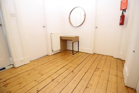 3 bedroom flat to rent, Lawrence Street, Dowanhill, Glasgow, G11