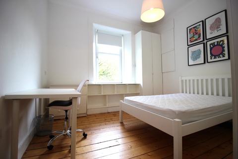 3 bedroom flat to rent, Lawrence Street, Dowanhill, Glasgow, G11