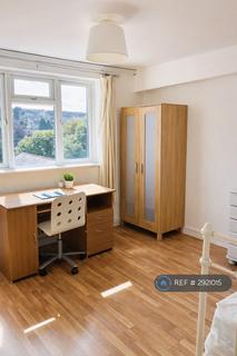 1 bedroom in a flat share to rent, Penwerris Farm, Falmouth, TR11