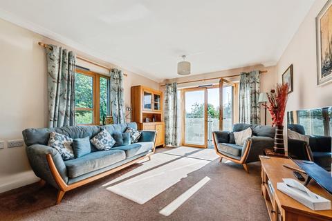 2 bedroom flat for sale, Buttercross Lane, Witney