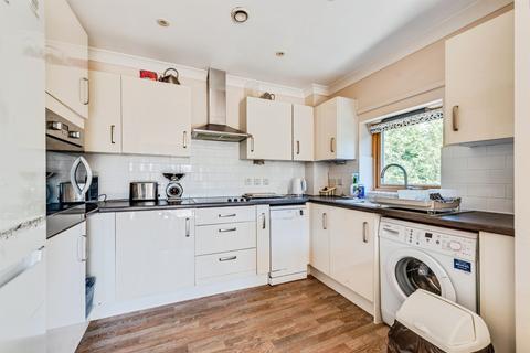 2 bedroom flat for sale, Buttercross Lane, Witney