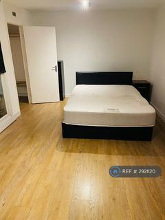 1 bedroom in a flat share to rent, Canton Street, London, E14