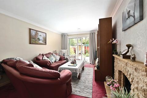 3 bedroom semi-detached house for sale, Cotswold Close, Hampshire GU14